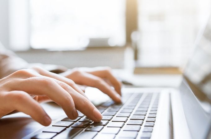 記事を書いているライター